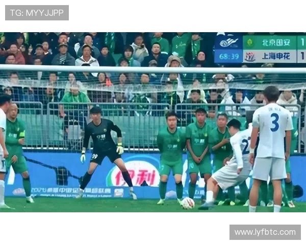 国安球迷受伤获赠全队签名球衣